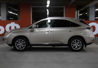 Подержанный автомобиль Lexus RX 2010 года (8 фото)