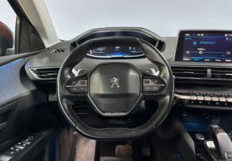 Подержанный автомобиль Peugeot 3008 2017 года (18 фото)