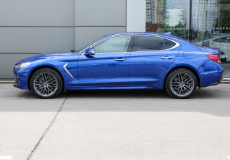 Подержанный автомобиль Genesis G70 2019 года (8 фото)