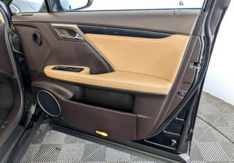Подержанный автомобиль Lexus RX 2019 года (26 фото)