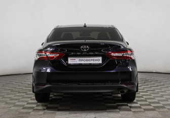 Подержанный автомобиль Toyota Camry Sedan 2022 года (6 фото)