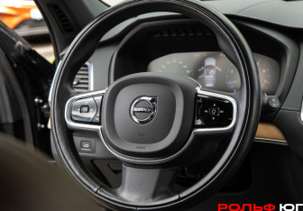 Подержанный автомобиль Volvo XC90 2021 года (11 фото)