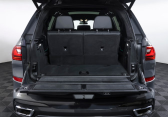 Подержанный автомобиль BMW X7 2021 года (9 фото)