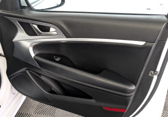 Подержанный автомобиль Genesis G70 2019 года (25 фото)