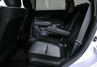 Подержанный автомобиль Mitsubishi Outlander 2012 года (13 фото)