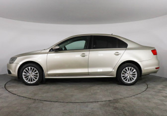 Подержанный автомобиль Volkswagen Jetta Sedan 2012 года (8 фото)
