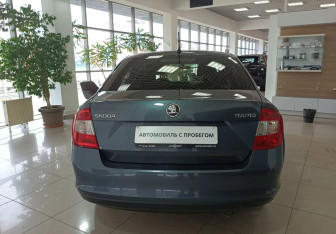 Подержанный автомобиль Skoda Rapid Liftback 2016 года (6 фото)