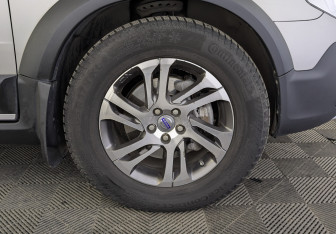 Подержанный автомобиль Volvo XC70 2014 года (12 фото)