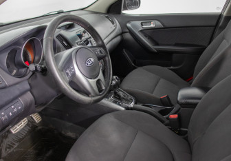 Подержанный автомобиль Kia Cerato Sedan 2011 года (10 фото)