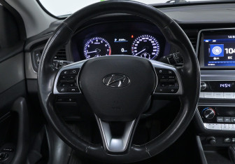 Подержанный автомобиль Hyundai Sonata 2019 года (9 фото)