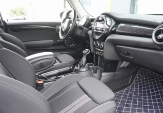 Подержанный автомобиль MINI Hatch 2014 года (10 фото)