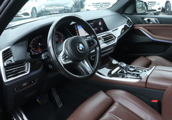Подержанный автомобиль BMW X5 2019 года (13 фото)
