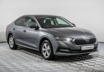 Подержанный автомобиль Skoda Octavia Liftback 2021 года (3 фото)