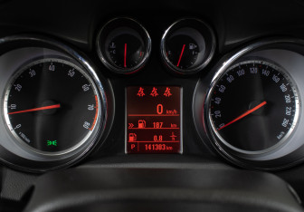 Подержанный автомобиль Opel Mokka 2012 года (12 фото)