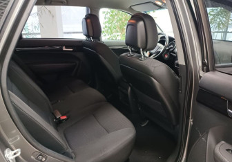 Подержанный автомобиль Kia Sorento 2017 года (15 фото)