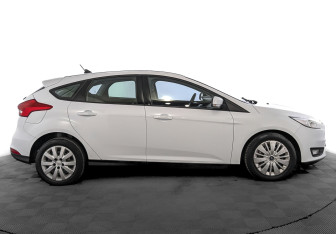 Подержанный автомобиль Ford Focus Hatchback 2019 года (4 фото)