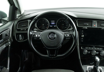 Подержанный автомобиль Volkswagen Golf Hatchback 2019 года (8 фото)