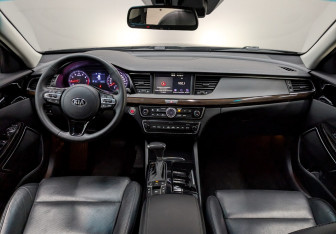 Подержанный автомобиль Kia K7 2019 года (15 фото)