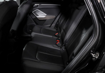 Подержанный автомобиль Audi Q3 2020 года (10 фото)
