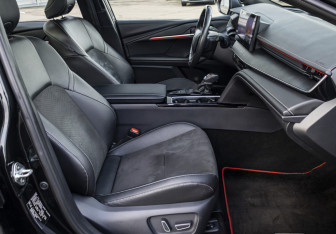 Подержанный автомобиль Toyota Camry Sedan 2024 года (10 фото)