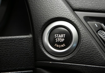 Подержанный автомобиль BMW X1 2012 года (19 фото)