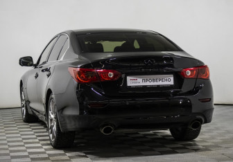 Подержанный автомобиль Infiniti Q50 2017 года (7 фото)