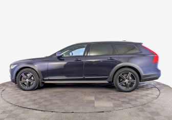 Подержанный автомобиль Volvo V90 2019 года (8 фото)