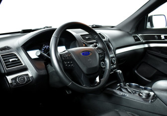 Подержанный автомобиль Ford Explorer 2017 года (10 фото)