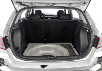 Подержанный автомобиль Kia Rio Hatchback 2021 года (10 фото)