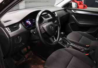 Подержанный автомобиль Skoda Octavia Liftback 2019 года (4 фото)
