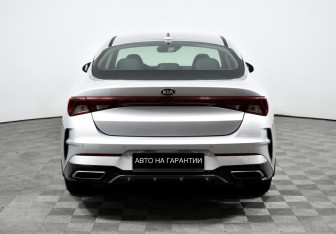 Подержанный автомобиль Kia K5 2020 года (6 фото)