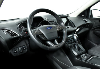 Подержанный автомобиль Ford Kuga 2017 года (9 фото)
