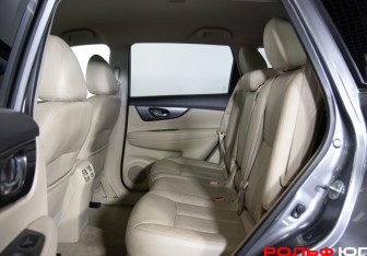 Подержанный автомобиль Nissan X-Trail 2016 года (8 фото)