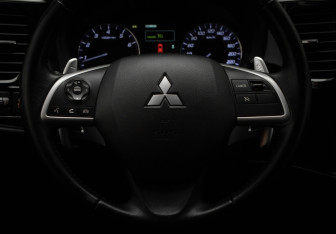 Подержанный автомобиль Mitsubishi Outlander 2014 года (10 фото)
