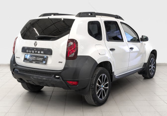 Подержанный автомобиль Renault Duster 2017 года (5 фото)