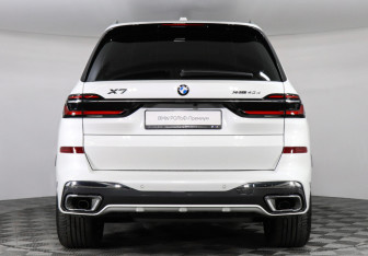 Новый BMW X7 2025 (4 фото)