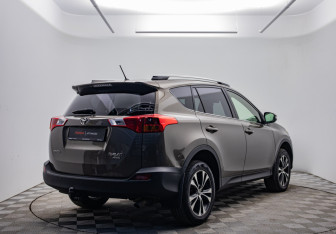 Подержанный автомобиль Toyota RAV4 2014 года (5 фото)