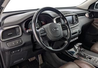 Подержанный автомобиль Kia Sorento 2018 года (15 фото)