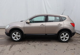Подержанный автомобиль Nissan Qashqai 2008 года (8 фото)