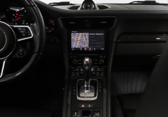 Подержанный автомобиль Porsche 911 Coupe 2017 года (12 фото)