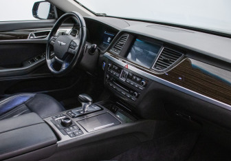 Подержанный автомобиль Genesis G80 2019 года (9 фото)