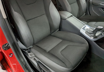 Подержанный автомобиль Volvo S60 2012 года (21 фото)