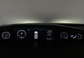Подержанный автомобиль Changan UNI-V 2023 года (10 фото)