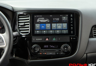Подержанный автомобиль Mitsubishi Outlander 2022 года (11 фото)