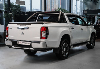 Подержанный автомобиль Mitsubishi L200 2023 года (4 фото)
