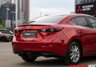 Подержанный автомобиль Mazda 3 Sedan 2014 года (16 фото)