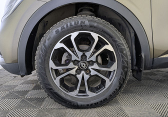 Подержанный автомобиль Renault Arkana 2019 года (12 фото)