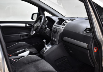 Подержанный автомобиль Opel Zafira Compactvan 2010 года (5 фото)