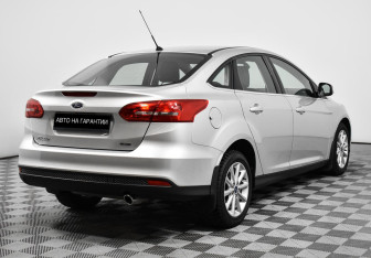 Подержанный автомобиль Ford Focus Sedan 2015 года (5 фото)