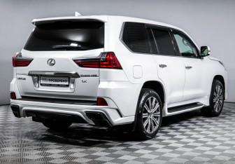 Подержанный автомобиль Lexus LX 2017 года (5 фото)